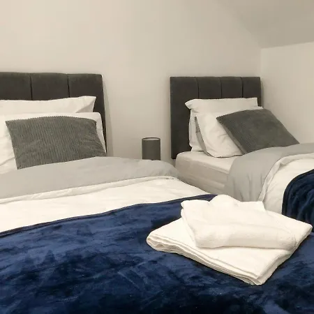 Apartman 10min To - Free Parking - Private - Contractor Friendly *