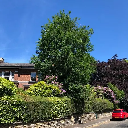 Chorlton Garden Rooms. Relax, Work, And Play. Apartment *