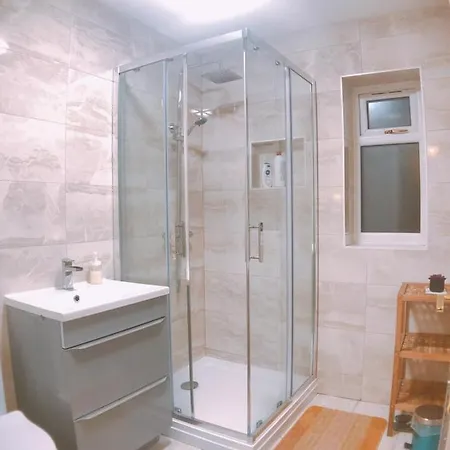 Comfortable Double Bedroom Lovely 아파트 *