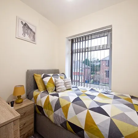 Beautiful Cozy With Free Parking Holiday home Manchester