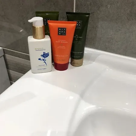 Big Rusholme With Tv And Private Bathroom-parking&wifi