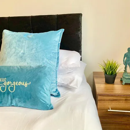 Convenient Centre 3bd With Free Parking アパート *