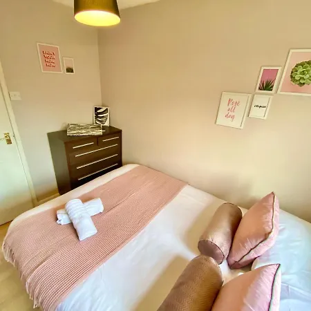 アパート Convenient Centre 3bd With Free Parking