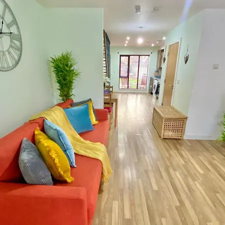 Apartman Spacious 5 Bed Townhouse Manchester, Salford Qauys - Two Bedroom With Parking Manchester