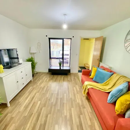 Spacious 5 Bed Townhouse Manchester, Salford Qauys - Two Bedroom With Parking Appartamento *