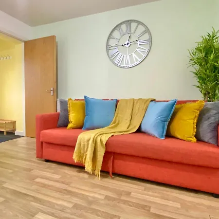 Spacious 5 Bed Townhouse Manchester, Salford Qauys - Two Bedroom With Parking *