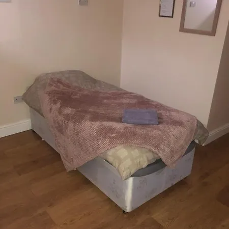 Big Rusholme With Tv And Private Bathroom-parking&wifi