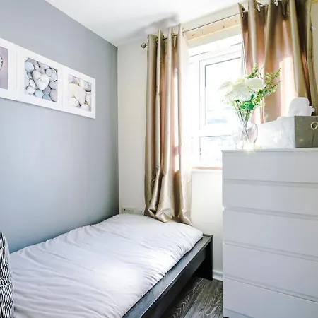 Bright&modern Contractor House By Niji Short