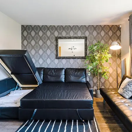 Bright&modern Contractor House By Niji Short بيت للعطل