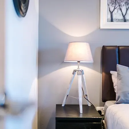 Bright&modern Contractor House By Niji Short بيت للعطل