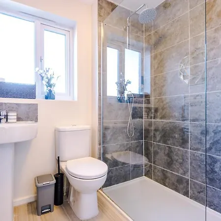 Bright&modern Contractor House By Niji Short *