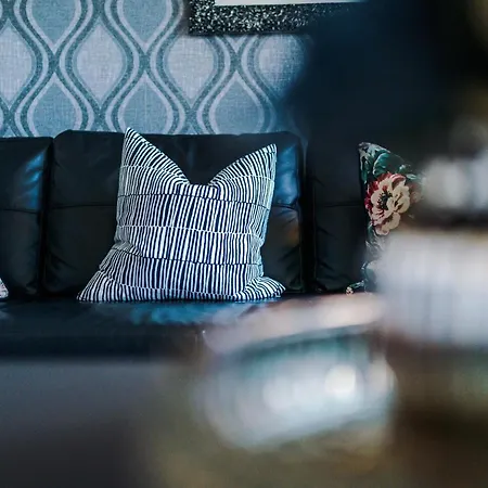 بيت للعطل Bright&modern Contractor House By Niji Short *