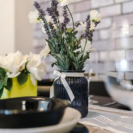 Bright&modern Contractor House By Niji Short *