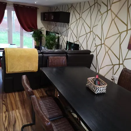 Апартаменты Nightingale Gardens - 4 Bed Detached House - *