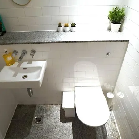 Апартаменты Stylish & Homely City Centre Манчестер