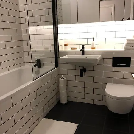 Central Stylish Contemporary Apartment Manchester