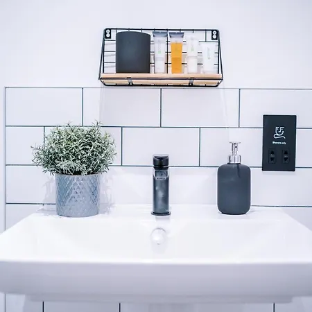 Hilltop Serviced - Piccadilly