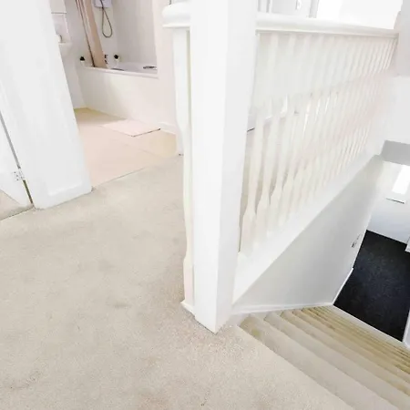 4 Bedroom House Hosted By Mcr Dens