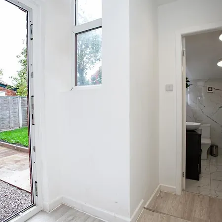 The Safari House - Your Ultimate Relaxation Destination マンチェスター