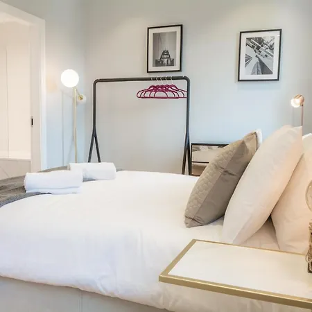 Stunning Designer 2 Bed In Heart Of City Apartmán *