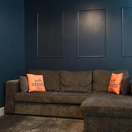 Slps 14 Hot Tub, Bar & Outdoor Terrace Manchester