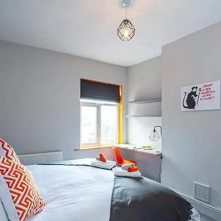 Spacious House - Sleeps Up To 8! 別荘 マンチェスター