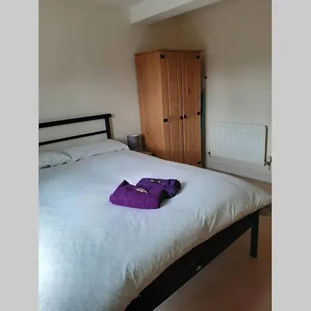 Apartment Comfortable 2 Bed Near The City Centre