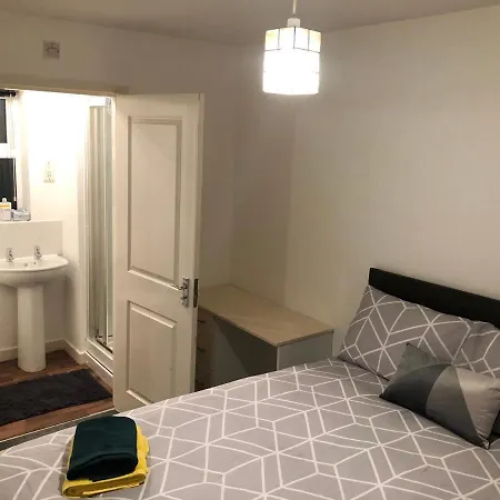 Konukevi Double Bedroom With Ensuite *
