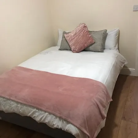 Luxury Room, Rusholme Free Parking And Wifi. Near Hospital And City Centre Konukevi *