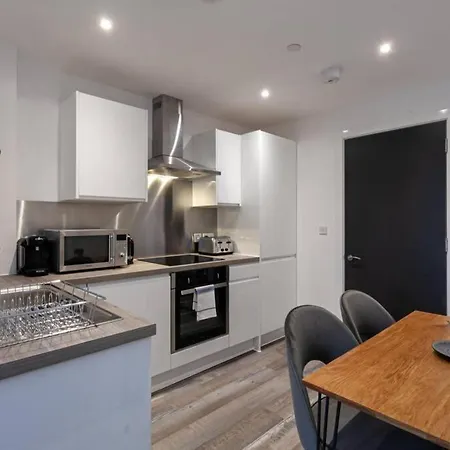 Stunning 3 Bed Flat 5min To Old Trafford Stadium