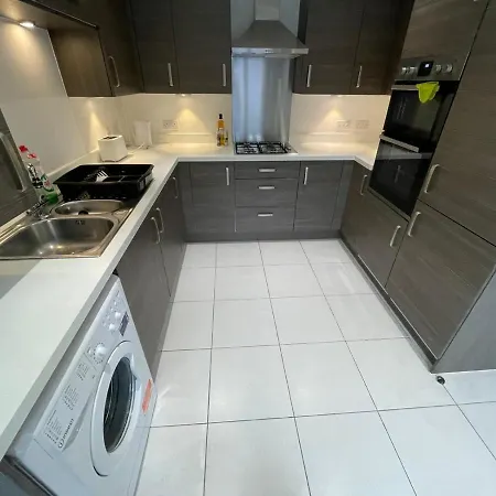 Large Bright King Sized - Short Walk From Cc Konukevi Manchester