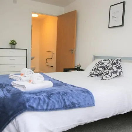 Beautiful 2 Bedroom Apt Near Piccadilly Διαμέρισμα *