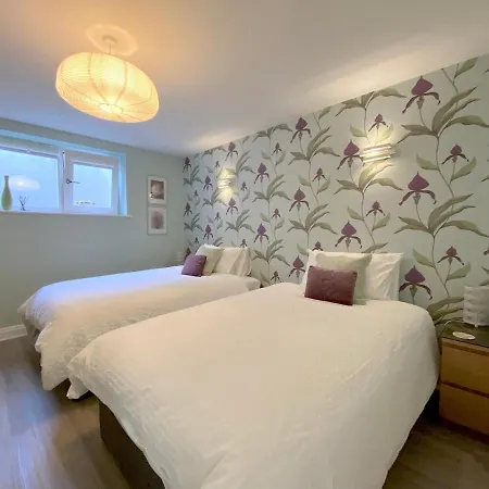 The Garden Apartment, Near Airport & Manchester