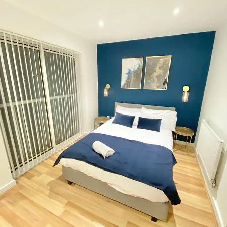 Ferienhaus Large 5-bed Centre Townhouse With Secure Parking