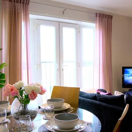 Relaxing City With Free Parking & Flexible Check-in