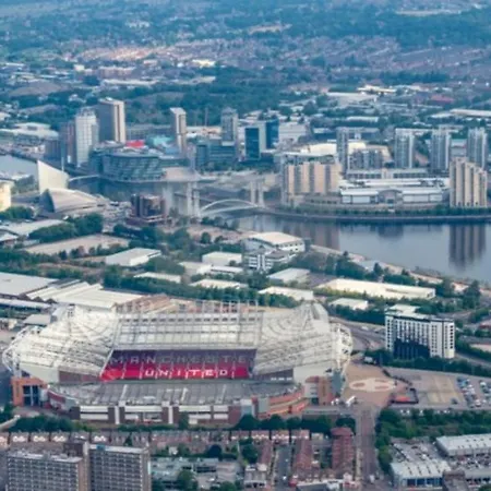 Amazing 2-bed In Media City Games Apartment