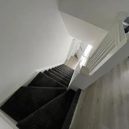 Modern With Huge Bed - Walk To Centre! Casa de hóspedes