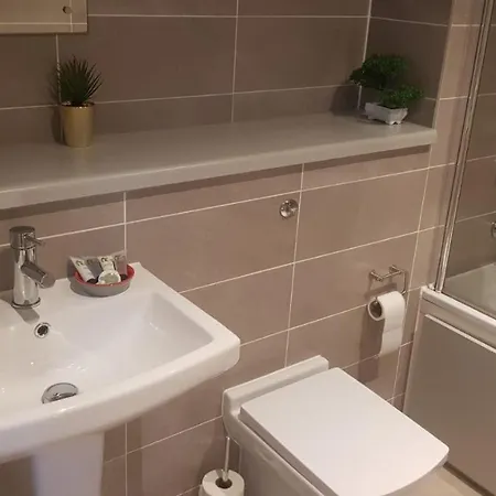 Amazing 2-bed In Media City Games Apartment Manchester