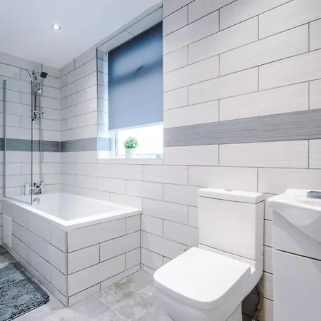 Kharma House - 5 Bed Sleeps 9 Apartment Manchester