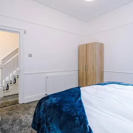 Kharma House - 5 Bed Sleeps 9 *