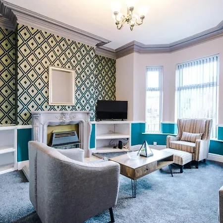 Kharma House - 5 Bed Sleeps 9 * Manchester