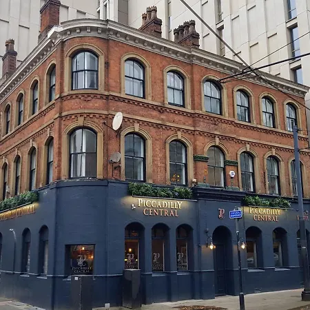 Piccadilly Hotel *