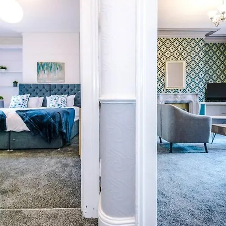 Kharma House - 5 Bed Sleeps 9 * Manchester