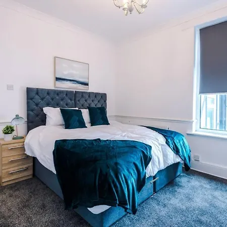 Kharma House - 5 Bed Sleeps 9 Apartment Manchester