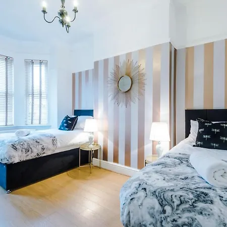 R&r Nr Mediacity 4 Bedrms, 6 Beds, Free Parking 別荘