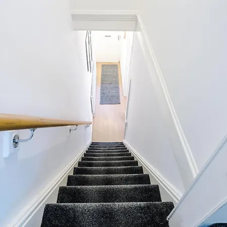R&r Nr Mediacity 4 Bedrms, 6 Beds, Free Parking