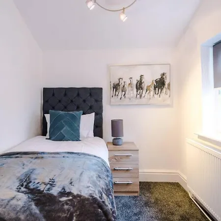 Apartment Kharma House - 5 Bed Sleeps 9 Manchester