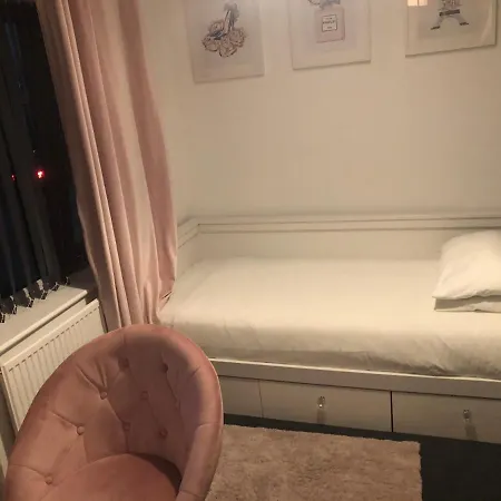 Kiki'S Guest House Vendégház Manchester