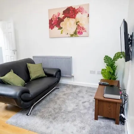 Family-Friendly Two-Bedroom Apartment Near Manchester City Stadium Apartamento