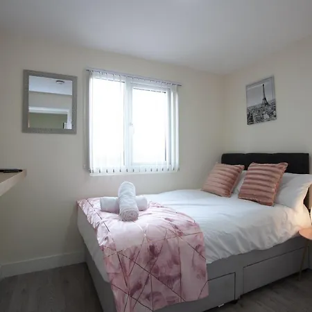 6 Bedroom House 10min Drive From Centre Ferienhaus *
